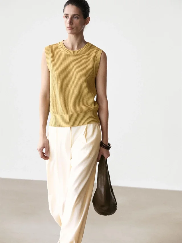 Väst i bomullstriké med rund hals Väst i bomullstriké med rund hals